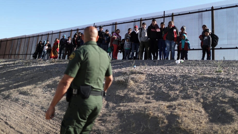 Migrantes irregulares en la frontera entre EEUU y México.