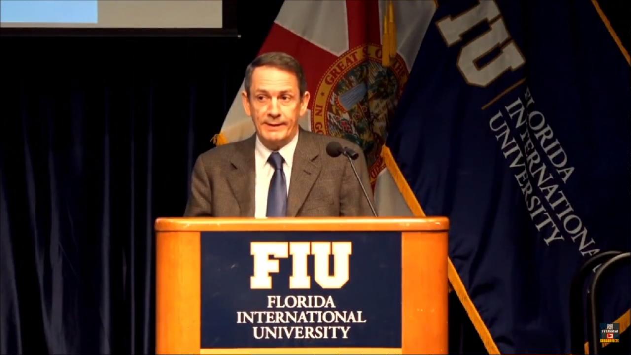 Enrique García Díaz en la Universidad Internacional de la Florida.