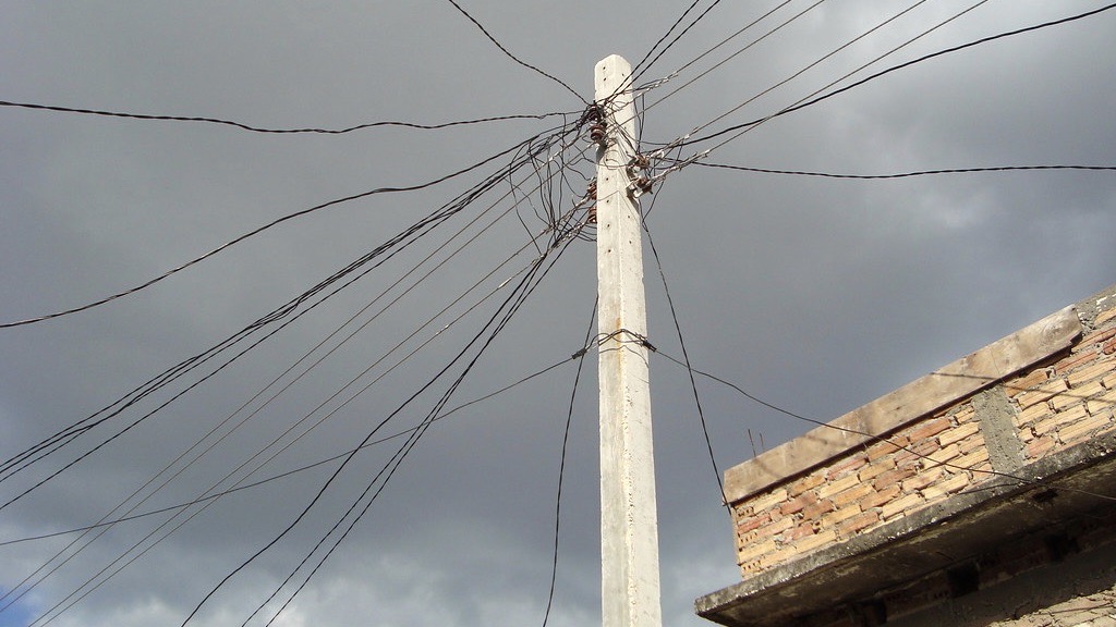 Cables eléctricos en Cuba.