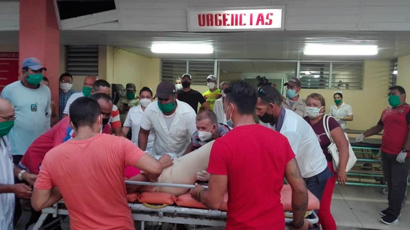 Los heridos a su llegada al hospital.