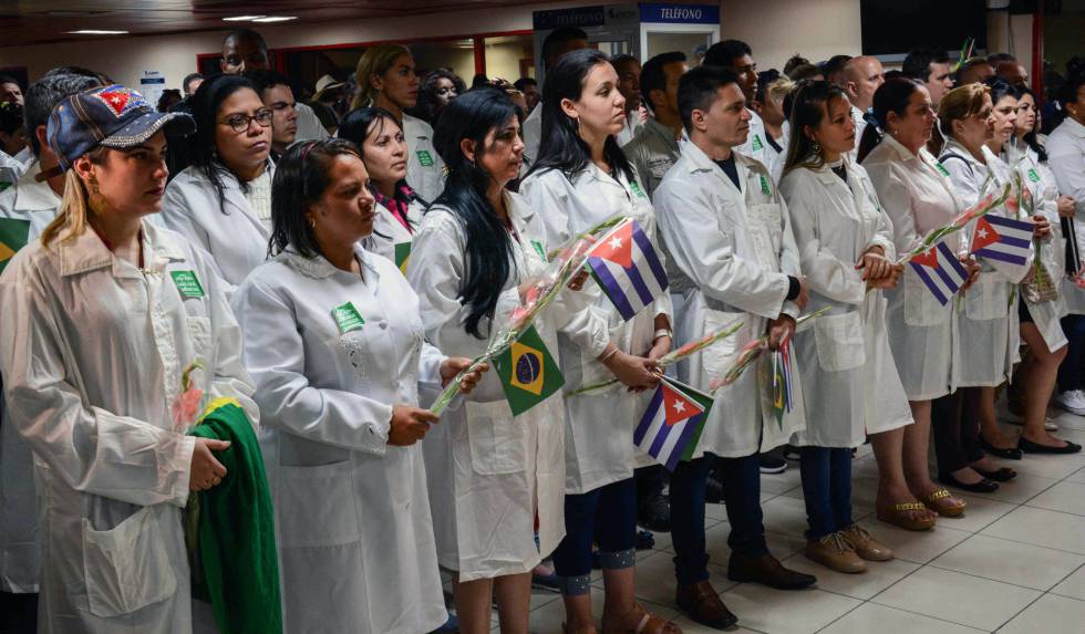 Médicos cubanos enviados a Brasil.