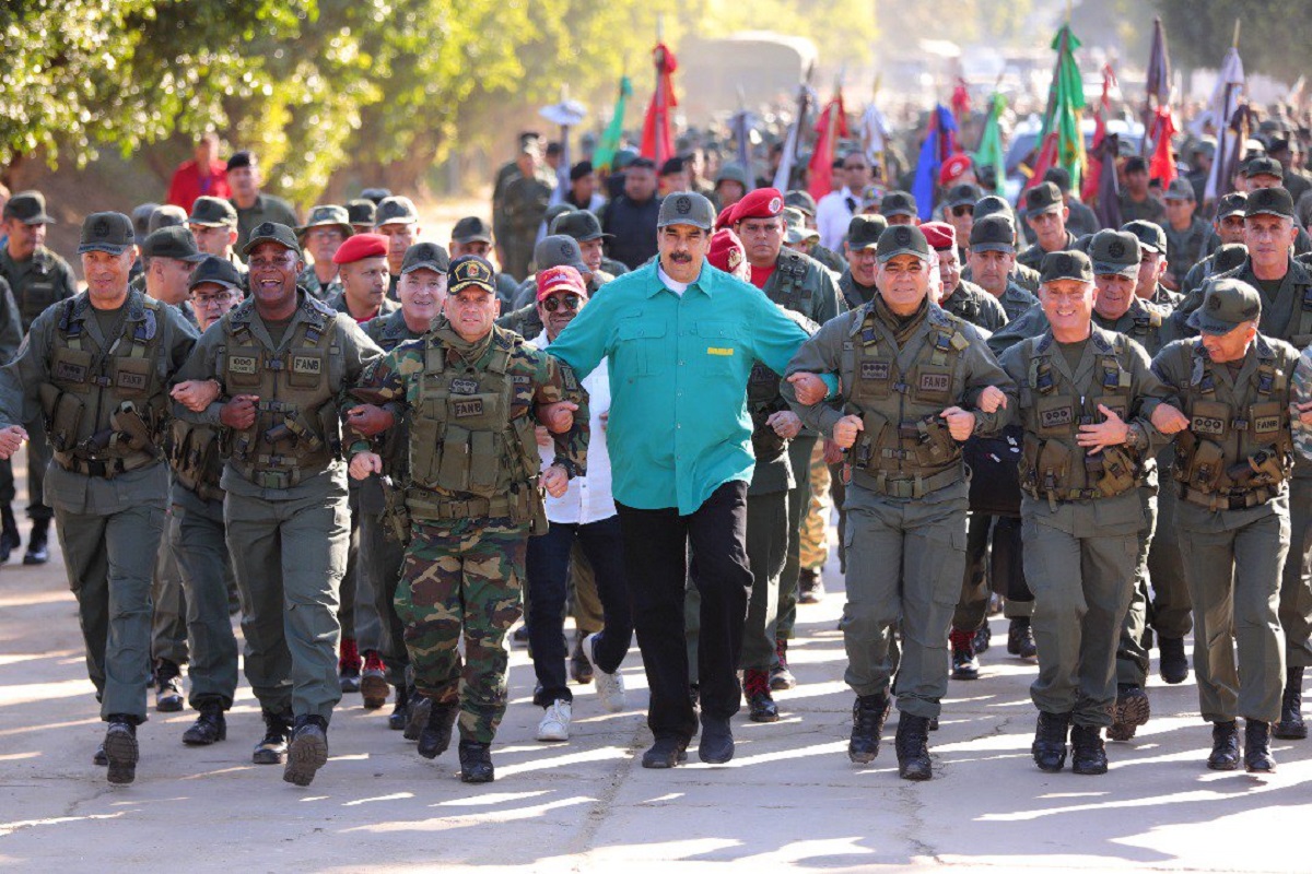 Maduro juntio a la FANB