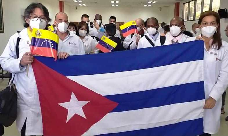 Cuban doctors return to Cuba after completing a mission in Venezuela.