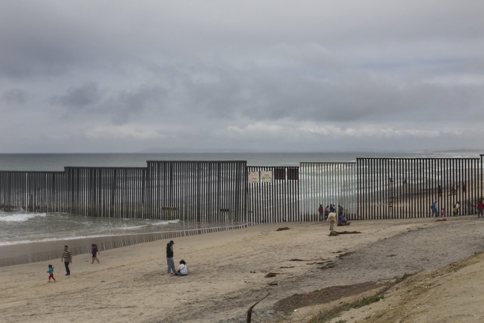 Muro fronterizo entre Tijuana y San Diego