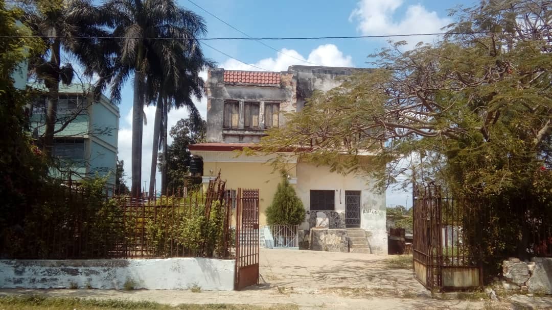Villa Gloria, la finca construida por Capablanca en Buenavista, La Habana, es hoy una vivienda multifamiliar en derrumbe.