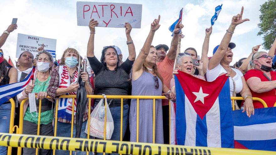 Cubanos en Miami mandan a parar la música de un concierto y piden pasos concretos por una Cuba libre.