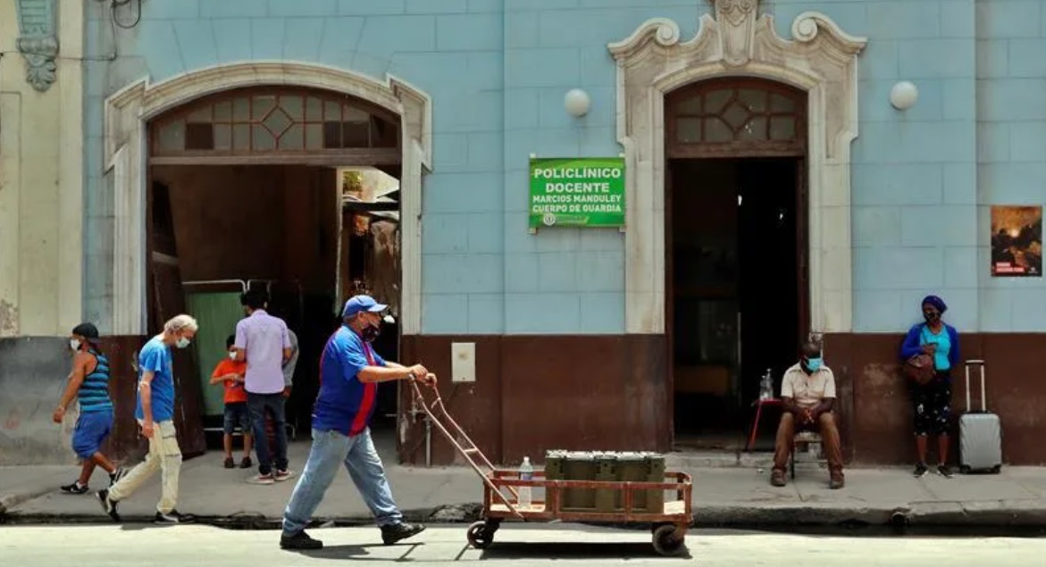 Exterior de un policlínico en La Habana.