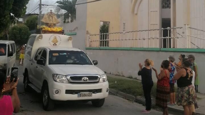 Virgen de la Caridad del Cobre pasea por Santiago de Cuba.