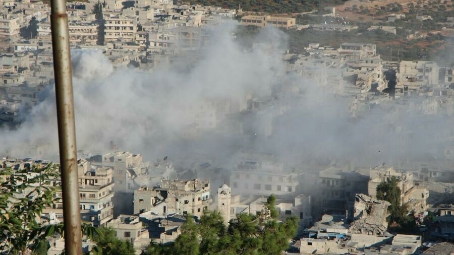 Bombrardeo en la localidad siria de Ariha.