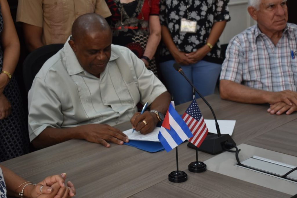 Firma del acuerdo en La Habana.