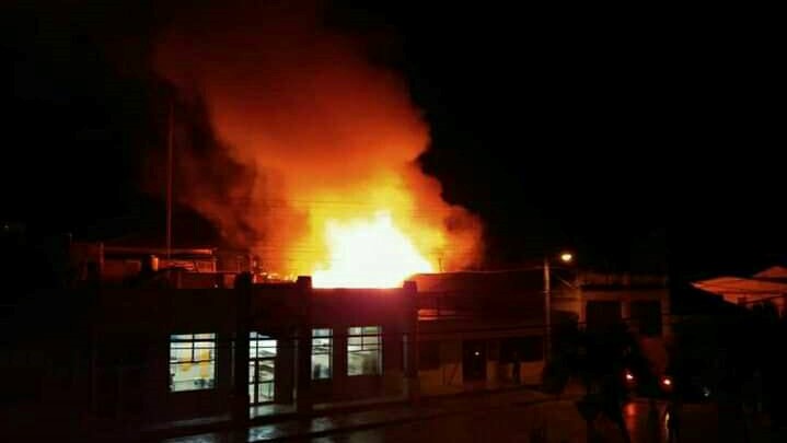 Incendio en el centro de Banes, Holguín.