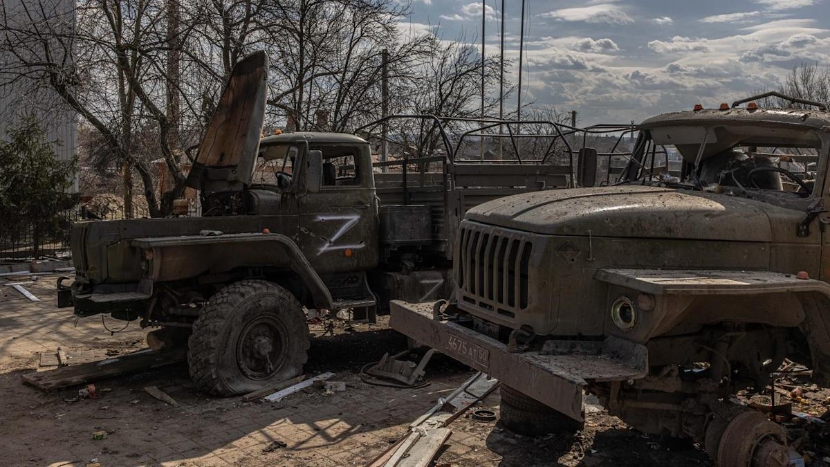 Equipo militar destruido en la guerra en Ucrania.