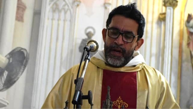 El sacerdote cubano Lester Rafael Zayas.