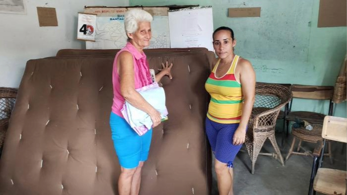 Cubanas vulnerables a las que el Estado ha entregado colchones.