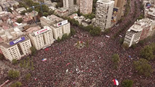 Masiva concentración en Santiago de Chile.