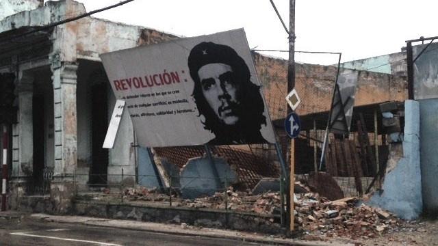 Derrumbe en una ciudad cubana.