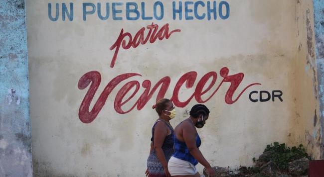 Propaganda del régimen en una calle de La Habana