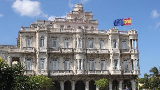 Edificio del Consulado General de España en La Habana.