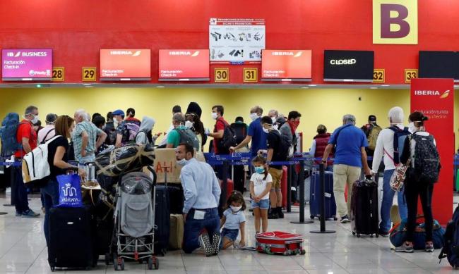 Turistas en el Aeropuerto Internacional José Martí de La Habana.