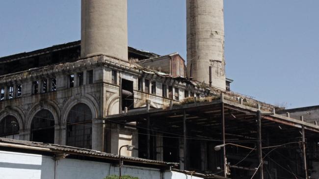 A dilapidated factory in Havana. March 2021.