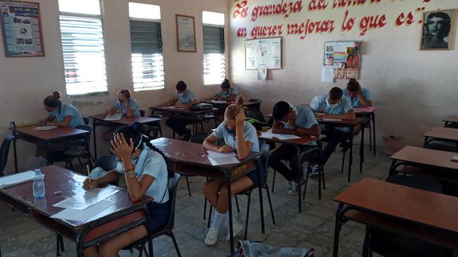 Estudiantes de preuniversitario en Cuba.