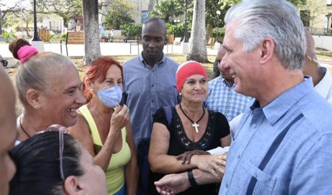Miguel Díaz-Canel durante el recorrido por La Habana.