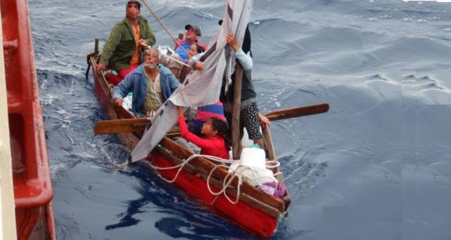 Los siete balseros cubanos rescatados en el Caribe mexicano.
