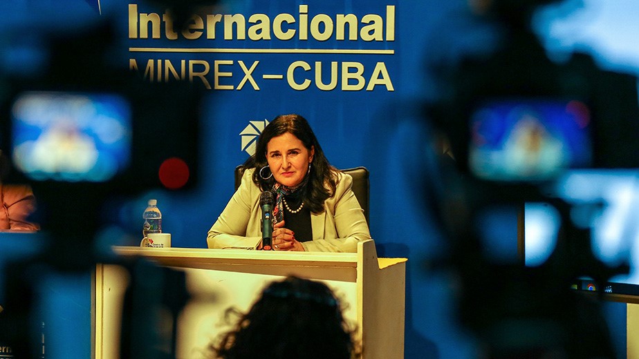 Johana Tablada, subdirectora de Asuntos de EEUU en el MINREX, este lunes en La Habana.e dirige a los medios de comunicación en La Habana, Cuba, el 15 de abril de 2024