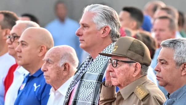 Miguel Díaz-Canel y Raúl Castro en la Tribuna Antimperialista de La Habana.